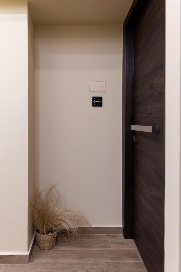 Theros By Agora Luxury Apartments In The Heart Of Heraklion Ngoại thất bức ảnh